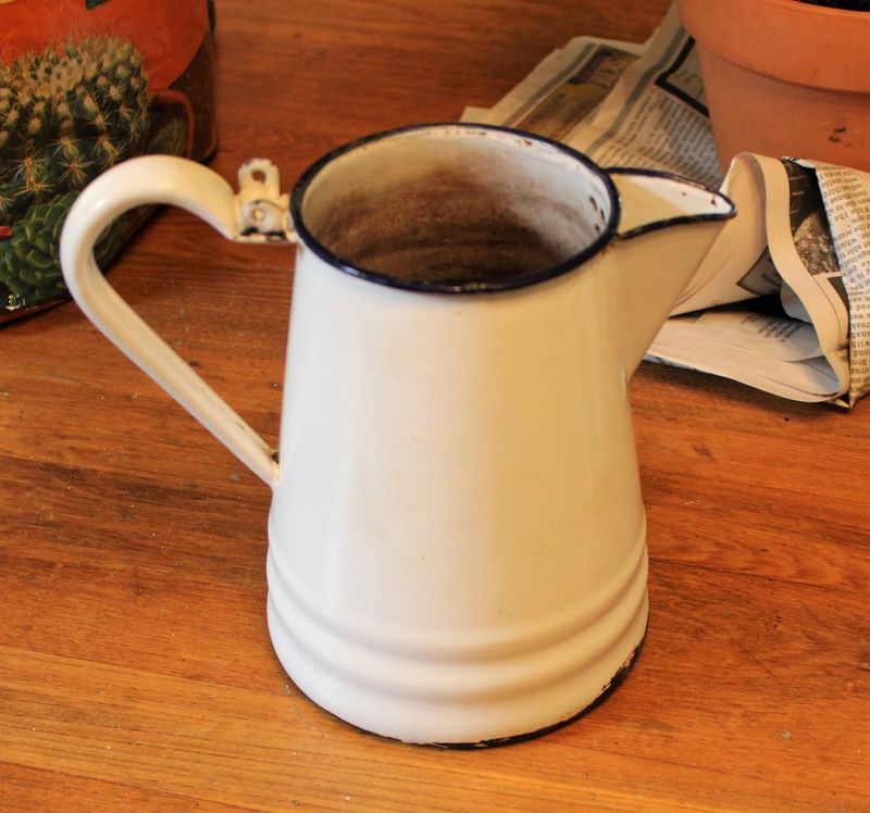 Top Vintage Treasures Every Indiana Collector Wants Right Now - Decor Hint Traditional Kettles And Coffee Pots