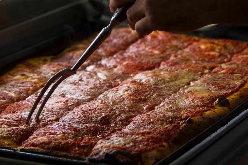 18 New York Pizza Joints Still Using Generations-Old Family Recipes - Decor Hint L&B Spumoni Gardens