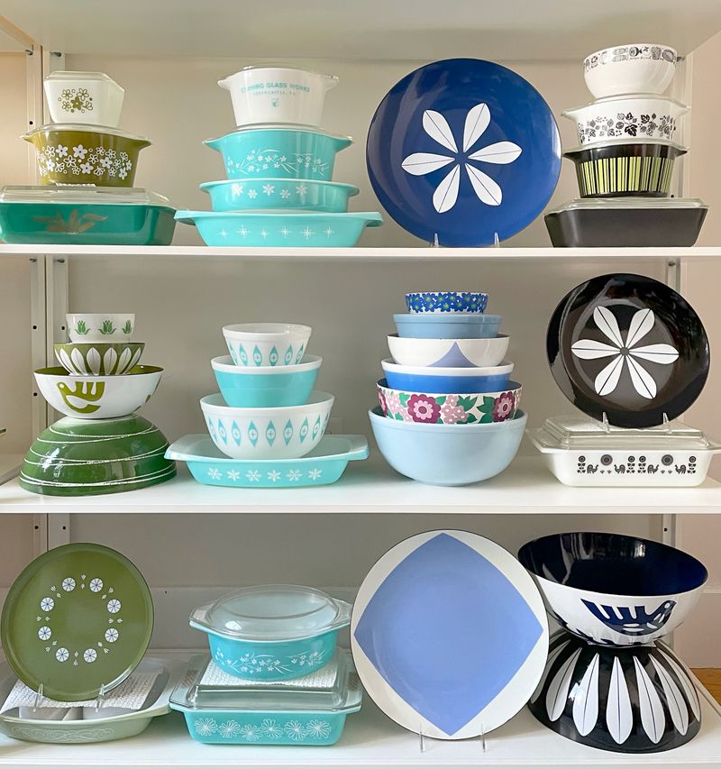 14 Texas Collectibles You Should Stop Investing In (And 6 You Can Toss) - Decor Hint Vintage Pyrex And Depression Glass