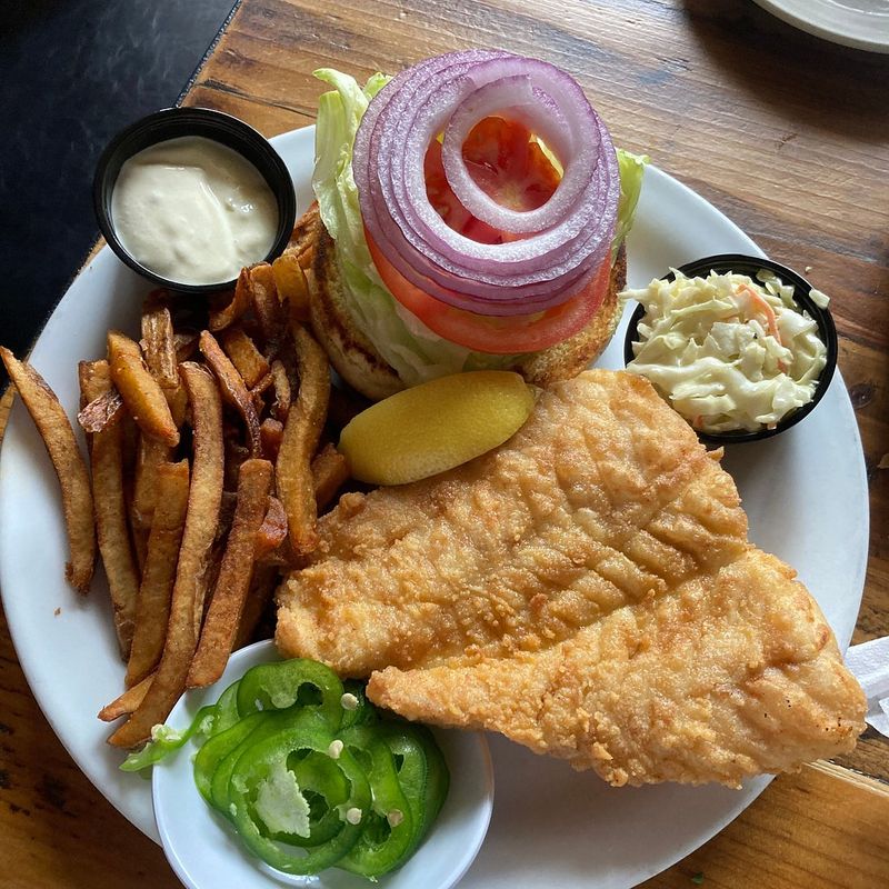 Classic Tenderloin Sandwiches In Florida You'll Want To Try At Least Once - Decor Hint Captain's Galley Seafood Tenderloin