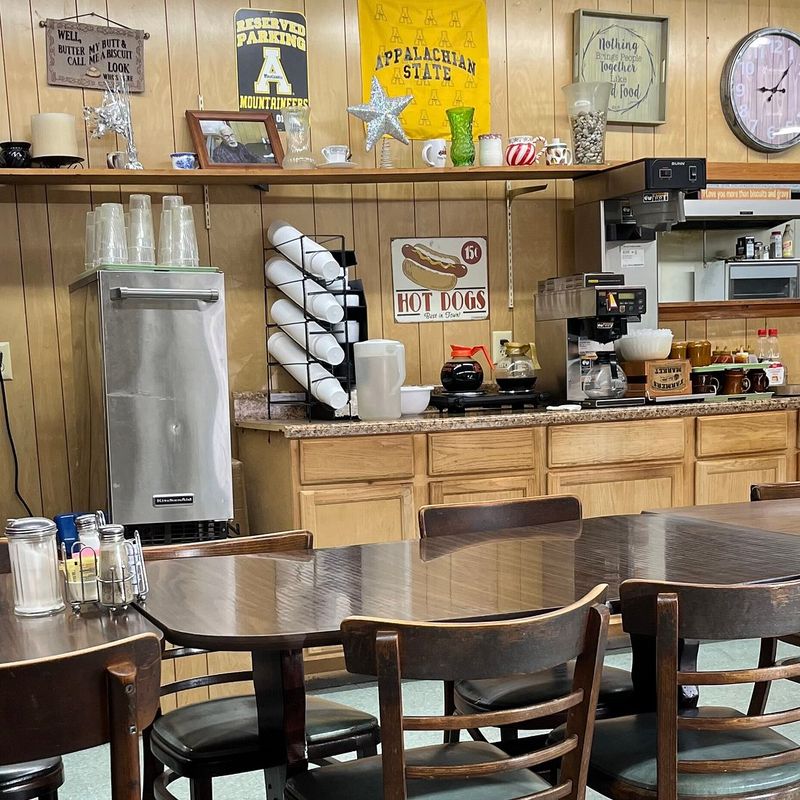 Mary's Kitchen, Columbia