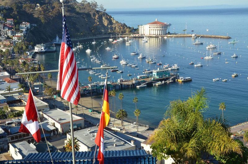 10 California Coastal Towns Overrun By Tourists, According To Locals - Decor Hint Avalon (Catalina Island)