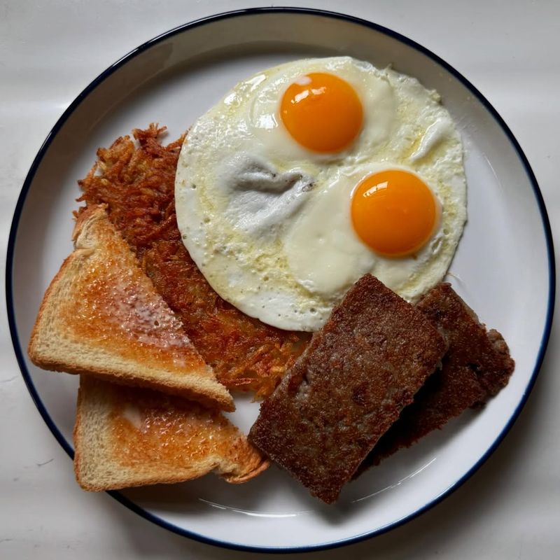 11 Retro Pennsylvania Dishes That Screamed '80s Childhood - Decor Hint Scrapple With Eggs And Toast
