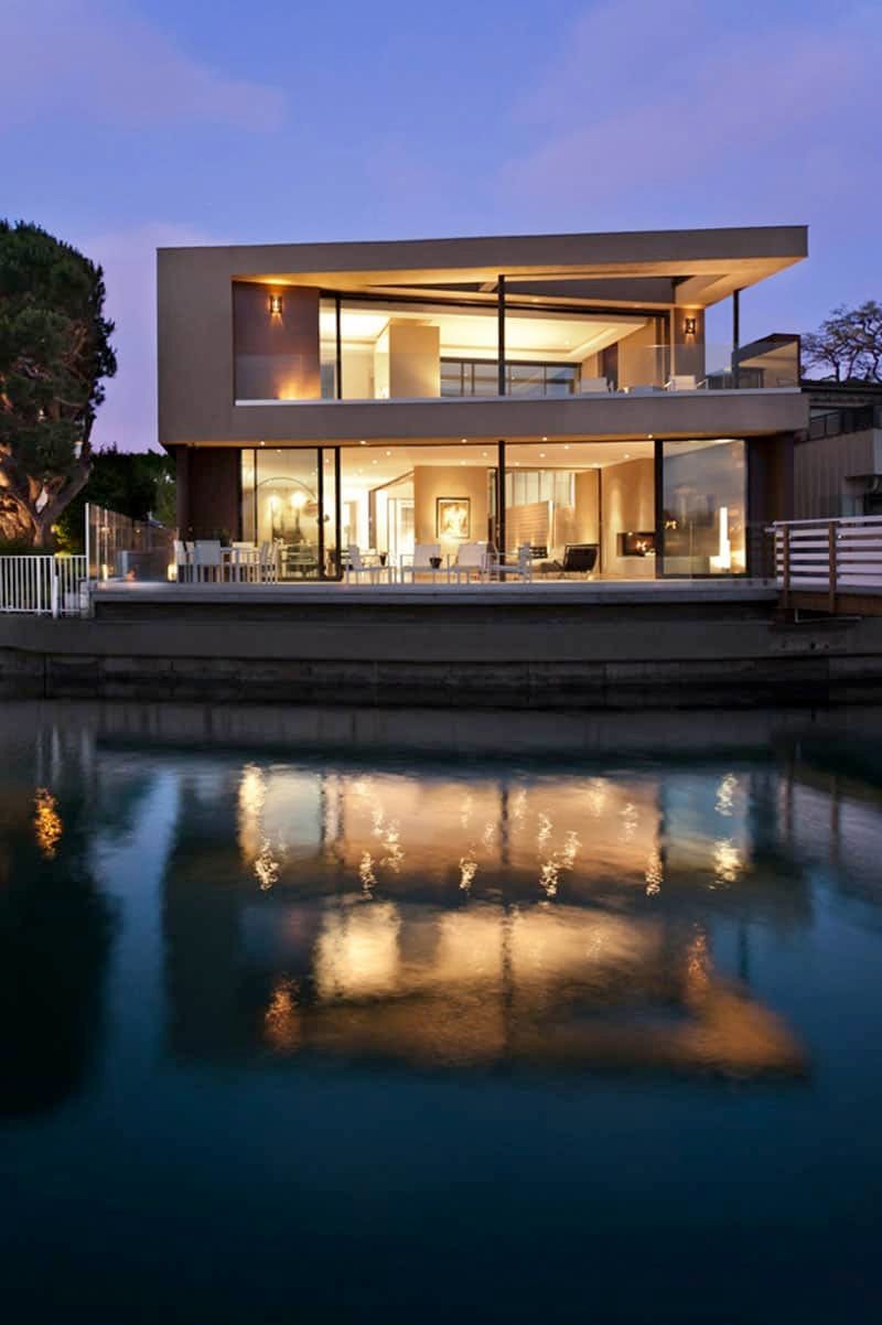 Reflection Pool with Minimalist Design