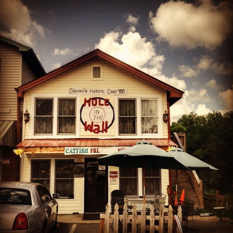Hidden Gem Restaurants In Georgia That Belong On Your Must Try List - Decor Hint Hole in the Wall – Blairsville