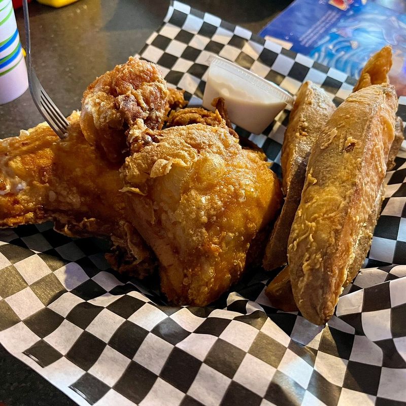 16 Washington Family-Owned Fried Chicken Restaurants Perfect For Rainy Days - Decor Hint Model T Pub & Eatery (Hoodsport)