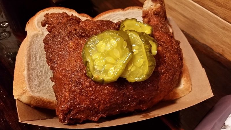 12 Illinois Restaurants Proving Fried Chicken Is Still King - Decor Hint The Budlong Hot Chicken