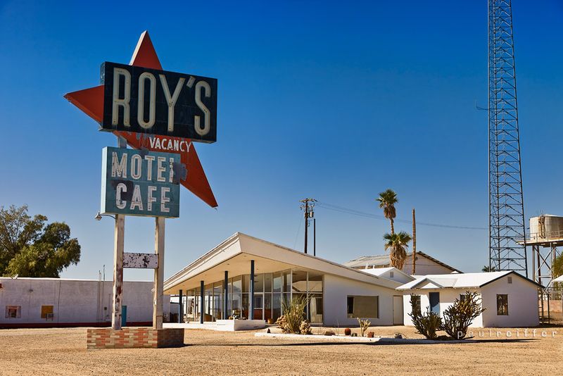 12 California Road Trip Stops With Amazing Food Hiding In Gas Stations - Decor Hint Roy's Motel & Café - Amboy