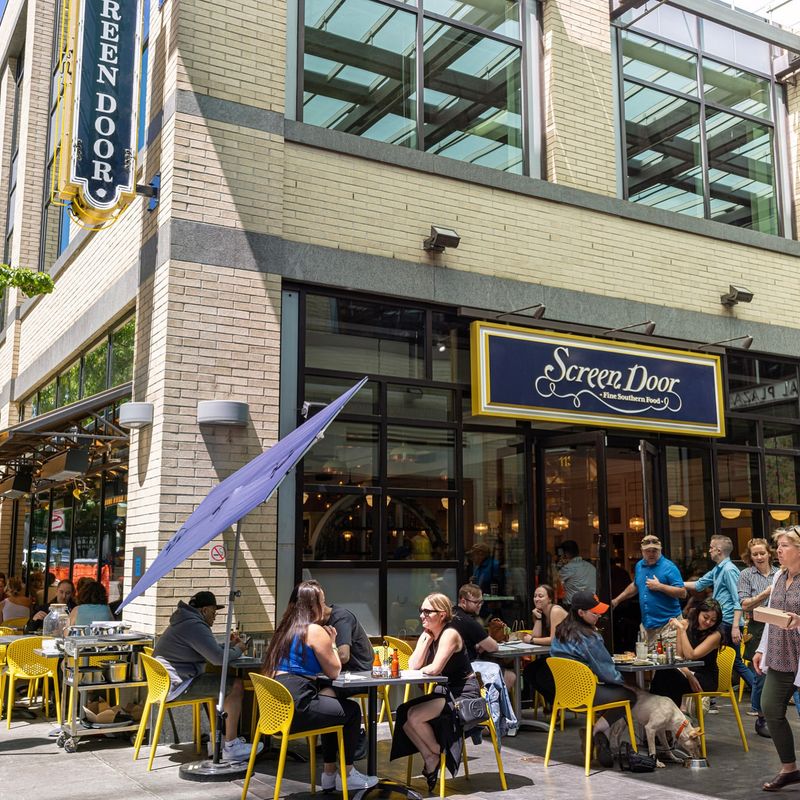14 Must-Try Oregon Restaurants Locals Are Obsessed With - Decor Hint Screen Door On Belmont, Portland