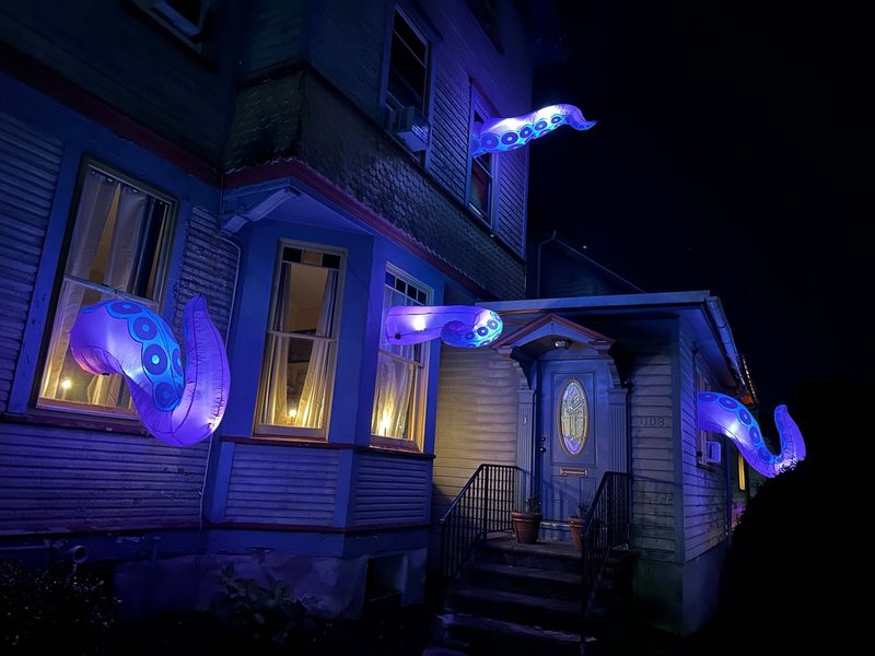 12 New Mexico Halloween Displays That Wow Every Neighborhood - Decor Hint Lights & Projection Display On Historic Home