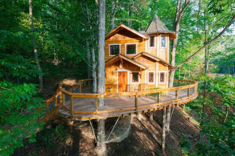Luxury Tree House Rental - Saluda, NC