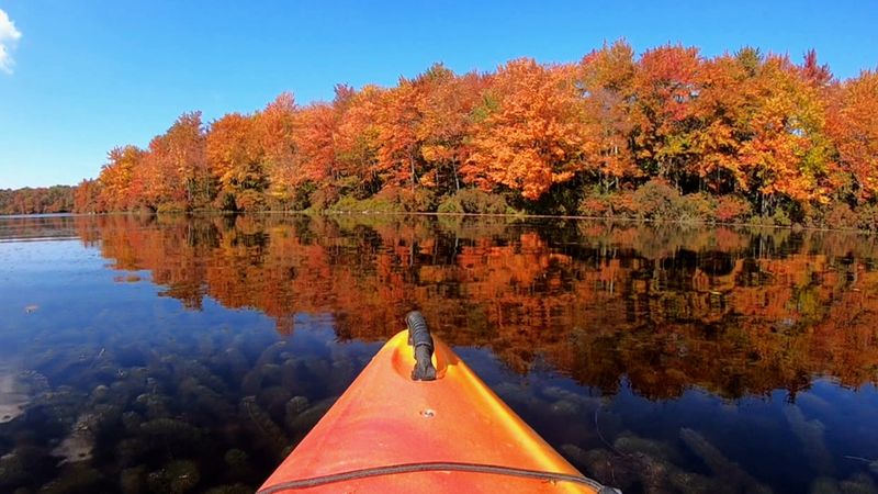 Discover the Poconos Mountain Town In Pennsylvania That's Ideal For A Scenic Escape - Decor Hint Kayaking, Fishing And Water Adventures At Tobyhanna Lake