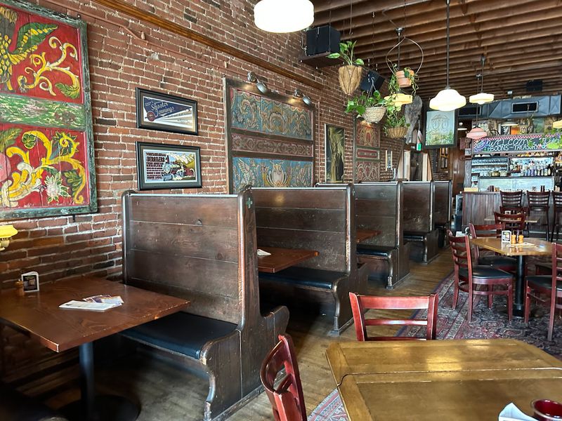Location & Atmosphere: Meeting at 2373 State Street, Salem