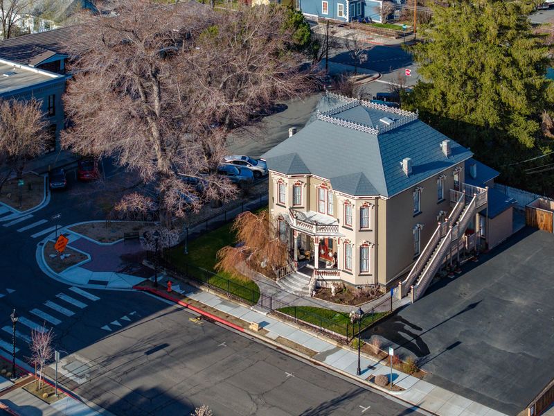 Nevada's 1876 Rinckel Mansion Shines With Gold And Hand-Painted Splendor - Decor Hint Architectural Style And Designer