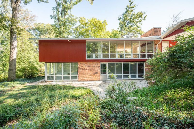 Mid-Century Modern Homes In Suburban Markets