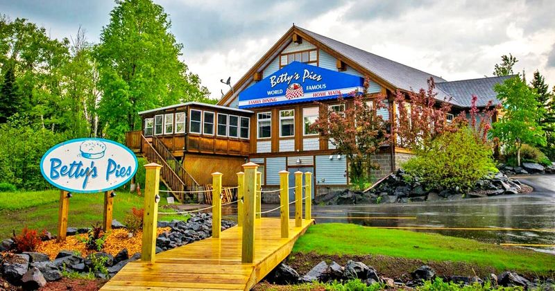 10 Minnesota Restaurants Locals Are Keeping Under The Radar - Decor Hint Betty's Pies