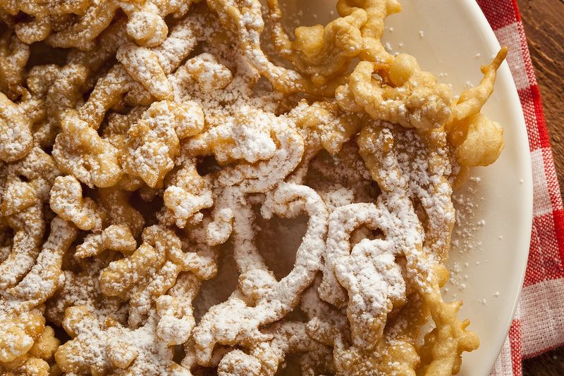 Hidden Pennsylvania Food Traditions That Haven't Made It Past The Border - Decor Hint Funnel Cake