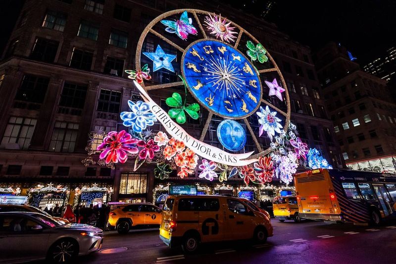 Fifth Avenue Lights And Decorations