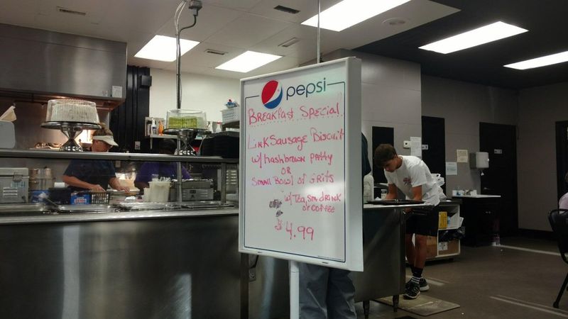 This Iconic North Carolina Diner Serves A Breakfast You’ll Never Forget - Decor Hint Classic Diner Atmosphere