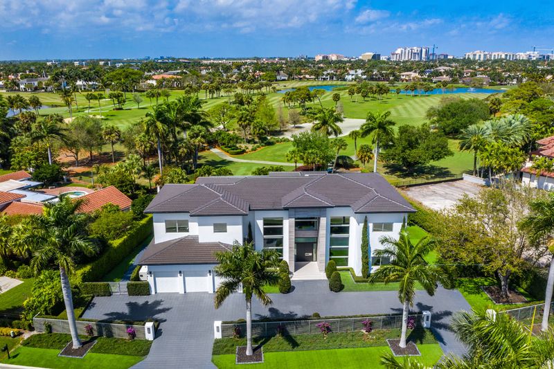 12 Florida Properties Set To Appreciate By 2026 (And 5 Outpacing The Rest) - Decor Hint Golf-Course Community Homes With Modern Upgrades