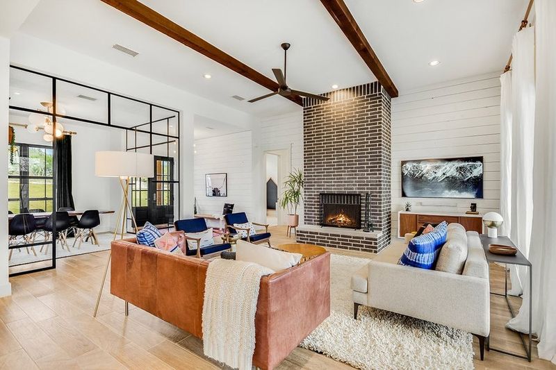 10 Texas Home Styles Experts Predict Will See Price Drops By Late 2025 - Decor Hint Homes with Outdated Open Floor Plans