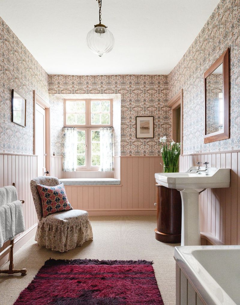 Houses with Carpeted Bathrooms