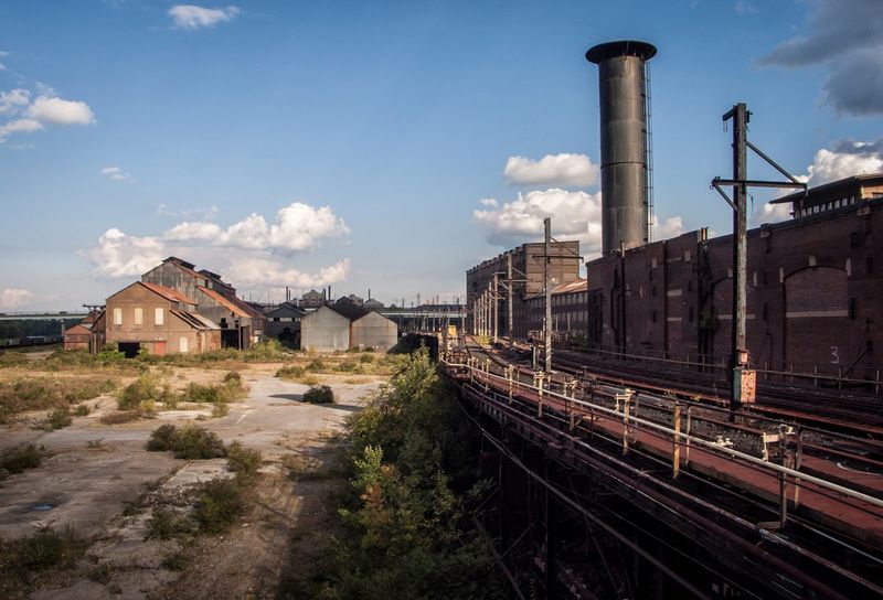 10 Types Of Homes In Pennsylvania Expected To Lose Value By The End Of 2025 - Decor Hint Houses Near Declining Industrial Sites