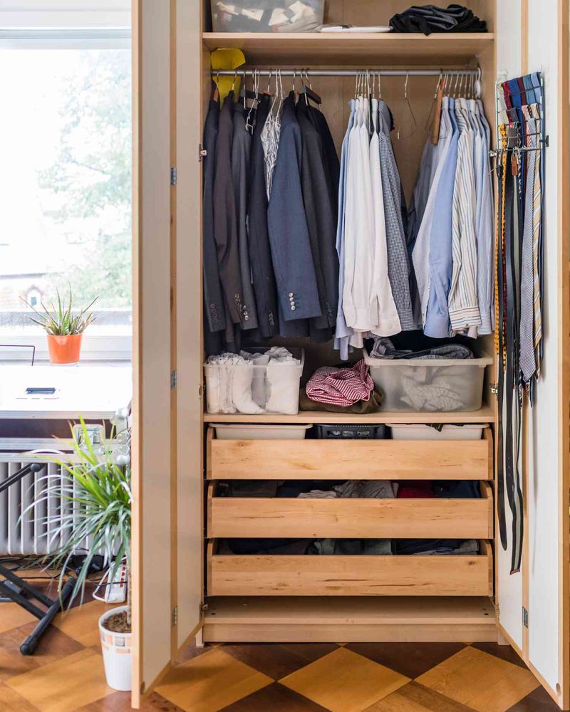 14 Home Styles Experts Say Could Take A Value Hit In Colorado By 2026 - Decor Hint Homes with Tiny Closets
