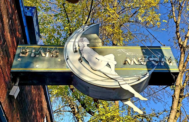 Blue Moon Tavern