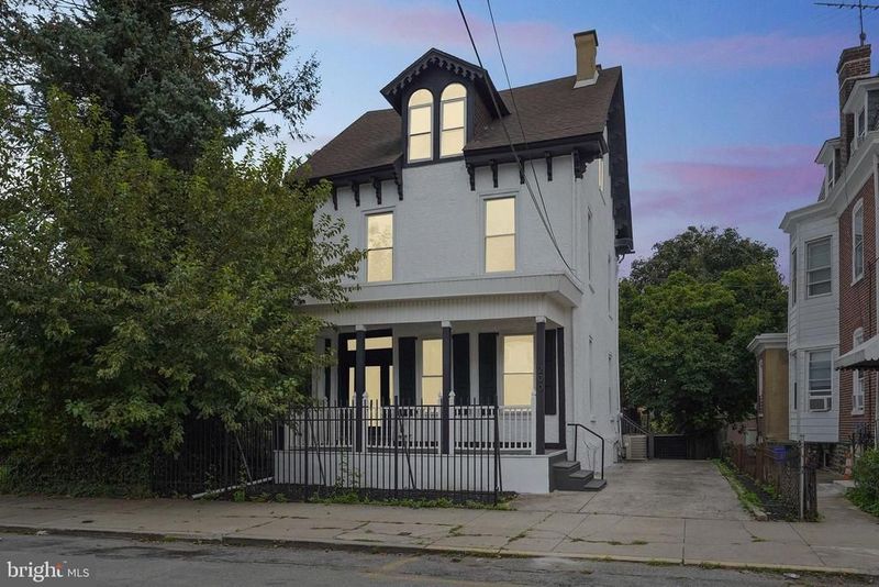 10 Types Of Homes In Pennsylvania Expected To Lose Value By The End Of 2025 - Decor Hint Single-Family Homes in Urban Centers