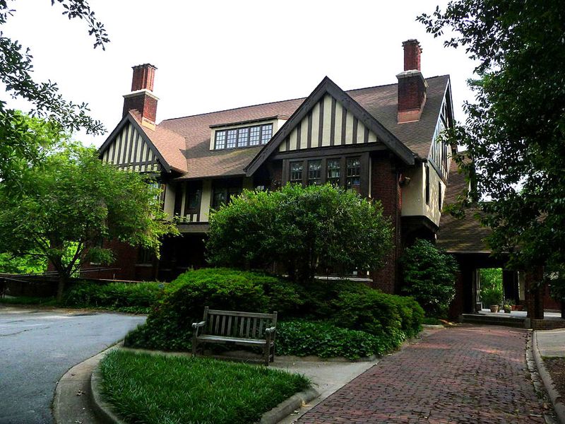 A Georgia Suburb That's A Hidden Retirement Haven With Tree-Lined Streets And History - Decor Hint Cost Of Living And Retiree Tax Considerations