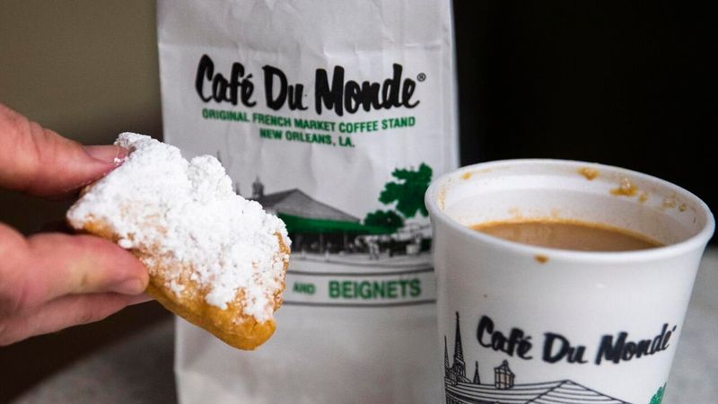 This Iconic Louisiana Café Serves Beignets Worth The Road Trip - Decor Hint Tips For First-Time Visitors