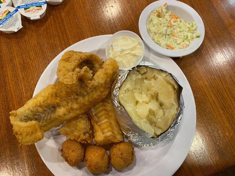 Don't Miss These Friday Fish Fry Spots In Tennessee - Decor Hint Boonies at Boone Lake, Near Bluff City
