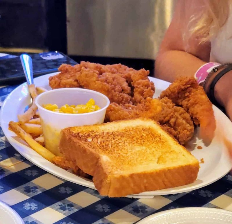 10 Texas Catfish Houses Where The Crunch Speaks For Itself - Decor Hint Clear Springs Cafe – New Braunfels