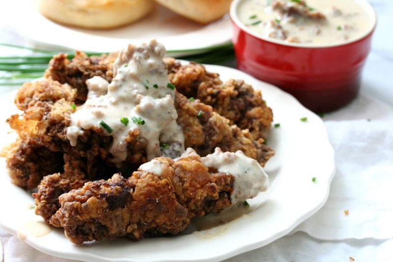 15 Iconic Montana Dishes Everyone Should Try Once - Decor Hint Steak Fingers And Gravy