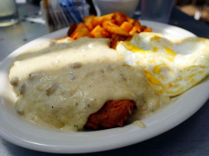 10 Minnesota Chicken-Fried Steaks Made With Love And Plenty Of Crunch - Decor Hint Hot Plate