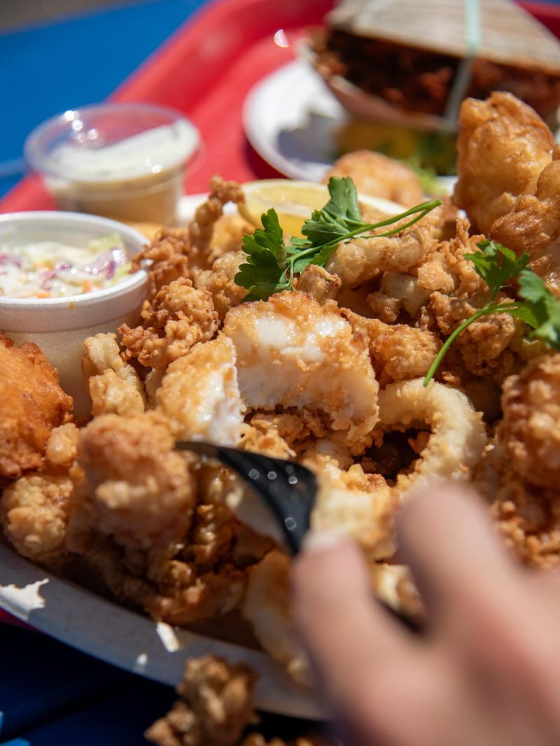 12 Rhode Island Fish Fry Spots Locals Swear Taste Like Tradition - Decor Hint Flo's Clam Shack