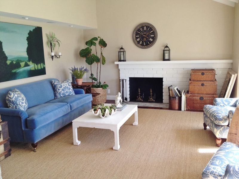 Illinois Homeowners, These Mistakes Could Be Stopping Your Home From Feeling Cozy - Decor Hint Poor Furniture Arrangement