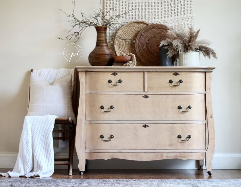 14 Coveted Antique Styles California Collectors Can't Get Enough Of - Decor Hint Shabby Chic