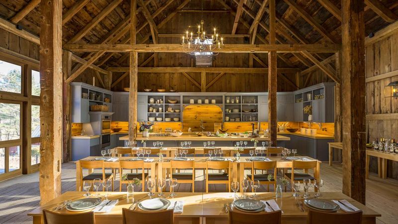 Farm-To-Table Dining & Cozy Cafés