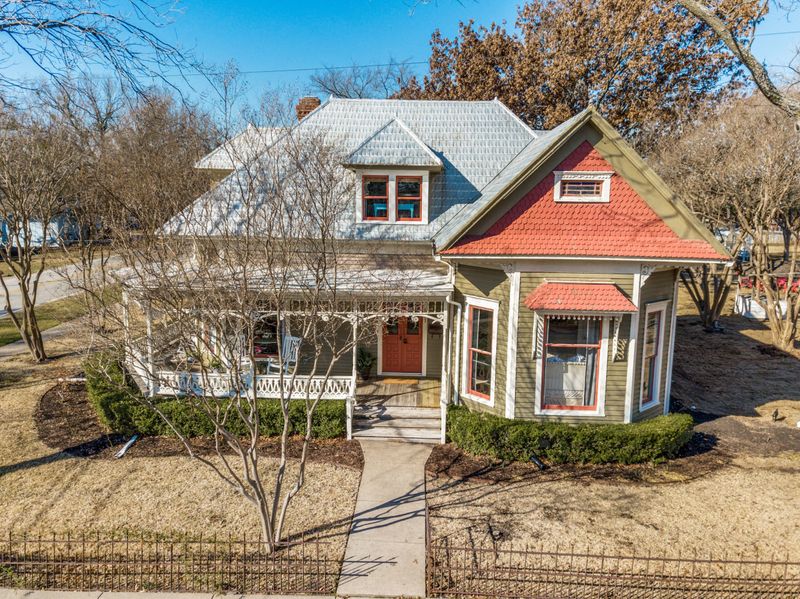 Inside A Texas Victorian Revival Brimming With Color, Charm, And Character - Decor Hint Historic Origins Of The Home