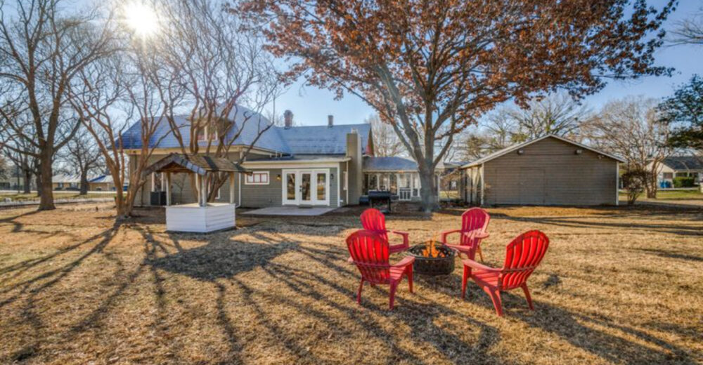 Inside A Texas Victorian Revival Brimming With Color Charm And Character - Decor Hint