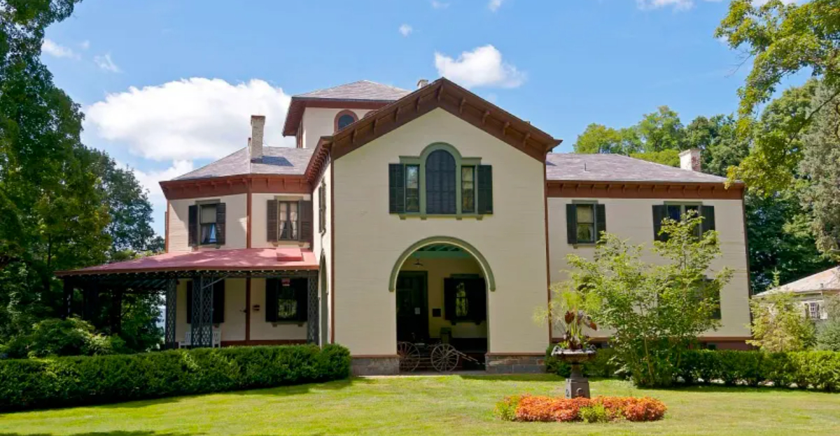 Inside The 45-Room Mansion In New York's Hudson Valley Once Owned By The Inventor Of Morse Code - Decor Hint Inside The 45 Room Mansion In New Yorks Hudson Valley Once Owned By The Inventor Of Morse Code - Decor Hint