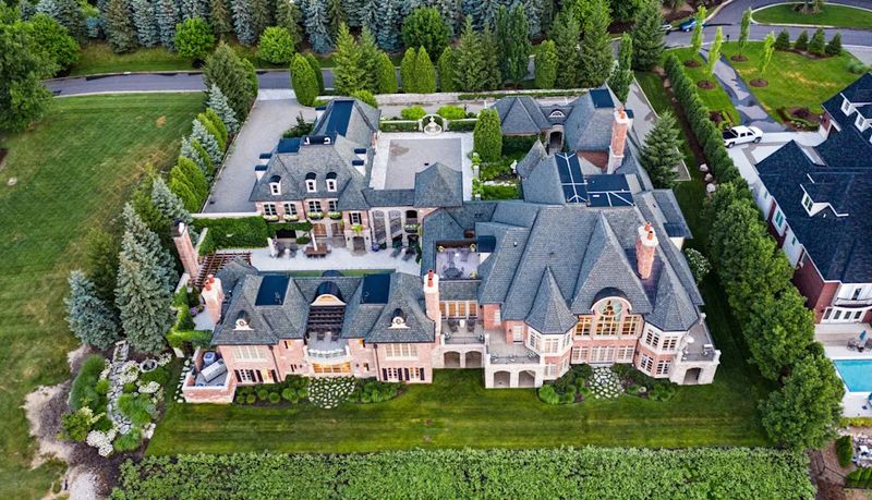 11 Michigan Property Types Likely Headed For Price Cuts By 2026 - Decor Hint Luxury Homes in Declining School Districts