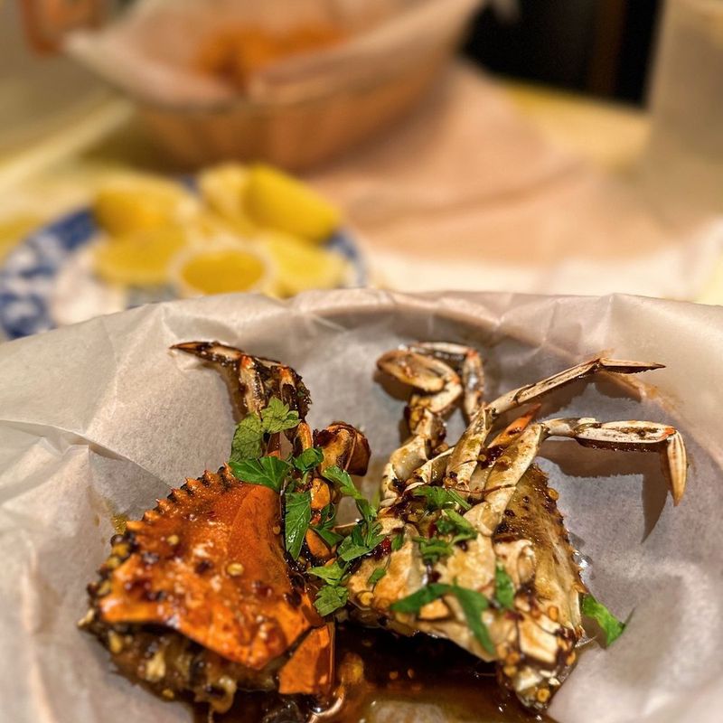 Enjoy Scenic Dining At These New Jersey Lakeside Restaurants - Decor Hint Crab House, Jersey City