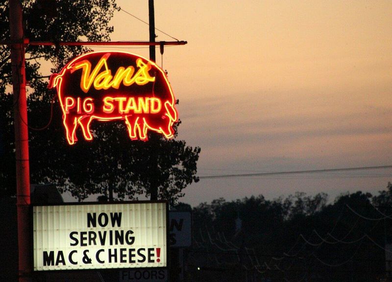 12 Classic Oklahoma Eateries Serving Big Flavor On A Budget - Decor Hint Van's Pig Stand