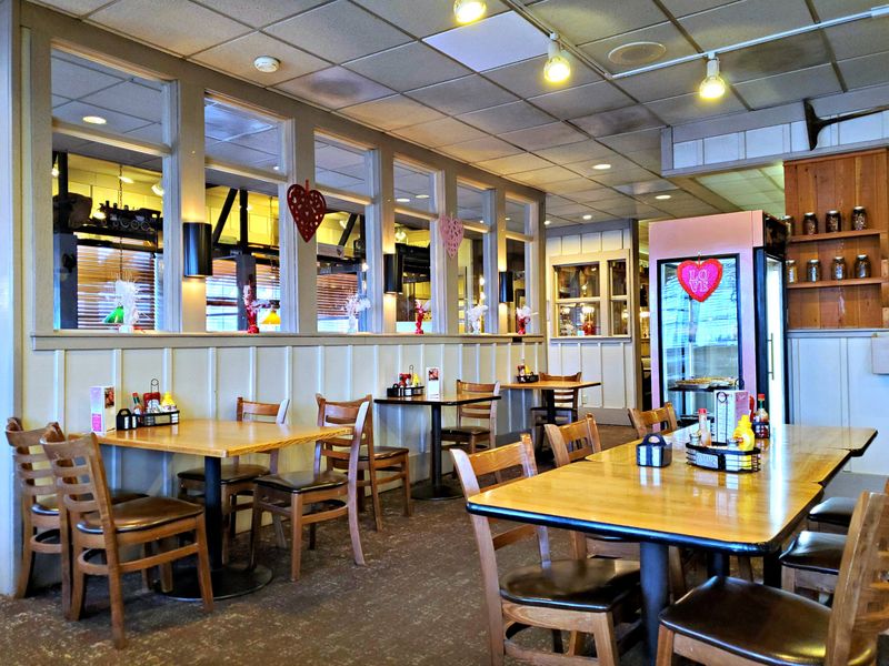 11 Oregon Chicken-Fried Steaks Keeping Country Cooking Alive - Decor Hint The Dalles Diner - The Dalles