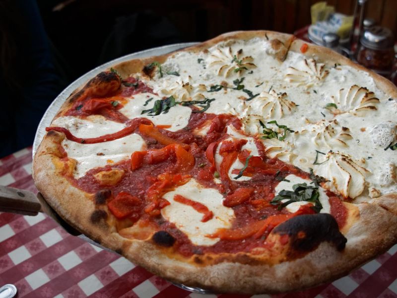 18 New York Pizza Joints Still Using Generations-Old Family Recipes - Decor Hint Lombardi's