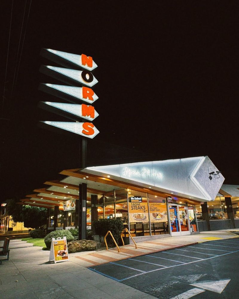 13 California Diners Where Comfort Food Still Rules The Menu - Decor Hint Norms Restaurant