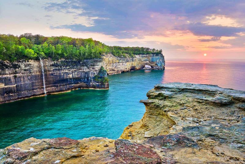 Michigan's Paddler's Inn Offers A Front-Row Seat To Lake Superior Adventures - Decor Hint Exploring Nearby Parks And Hidden Beaches